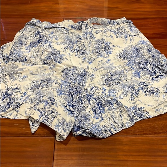 H&M Patterned Paperbag Shorts - Picture 2 of 3